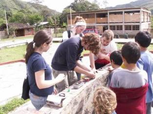 Construyendo solidaridad y reconstruyendo Chirimoto